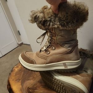 Size 7/38, fits like 7.5 Santana Canada boots